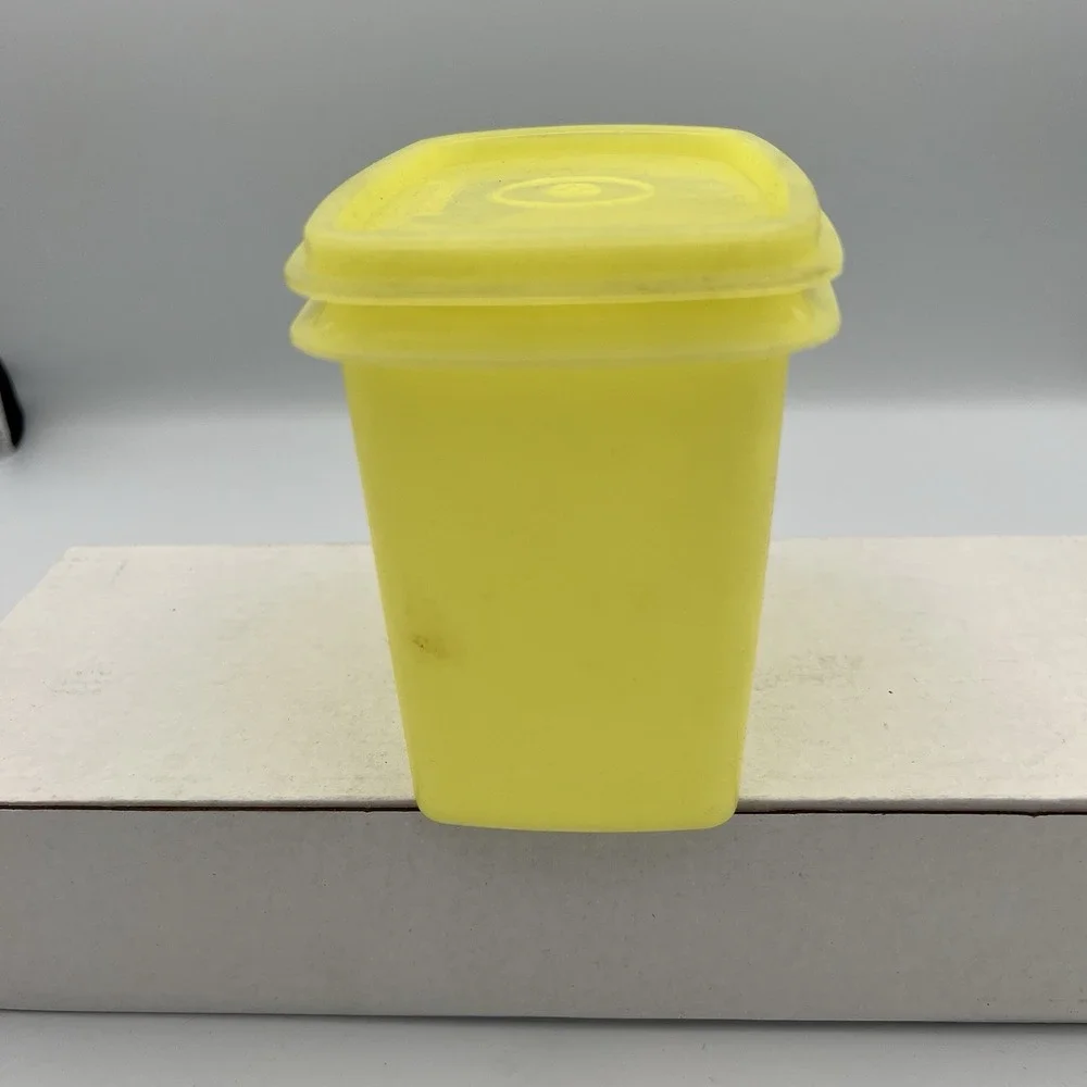 Tupperware vintage 1243